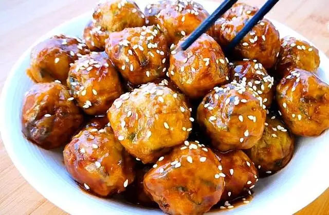 2個蘿蔔,一碗米飯,不用一滴水,教你做營養又美味的蘿蔔丸子~