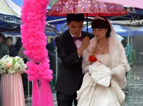 我結婚多年沒生子,公婆從沒埋怨,聽到她和鄰居大媽對話,我哭了