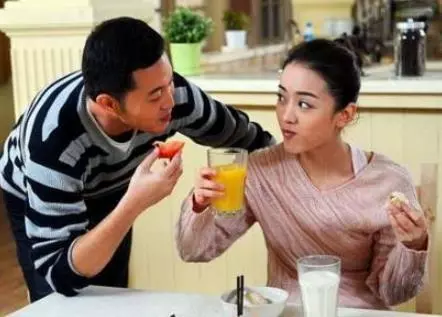 我結婚多年沒生子,公婆從沒埋怨,聽到她和鄰居大媽對話,我哭了