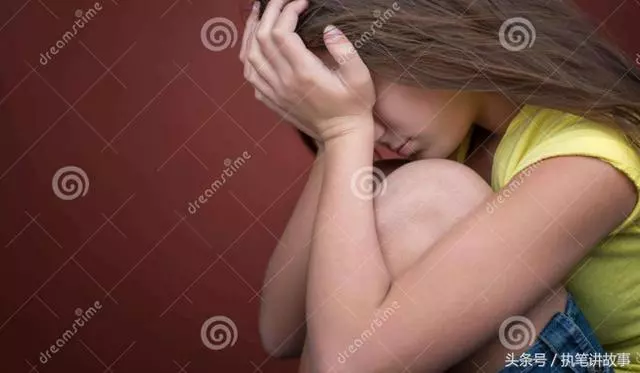 單身漢撫養棄嬰長大,親生父母攜巨款來交換,女孩的做法讓人感動