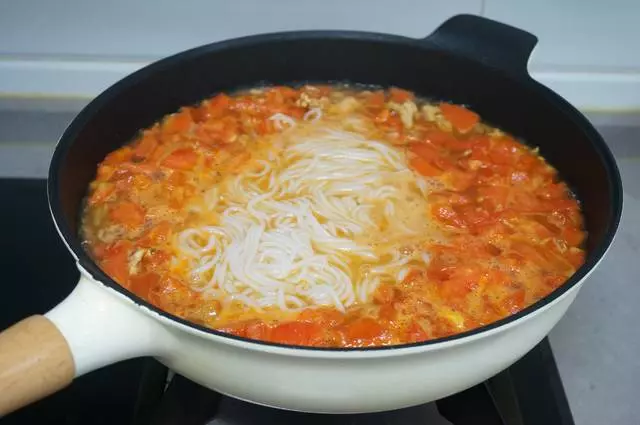 晚餐吃飽吃好還不長肉,你試試這熗鍋米粉,胃暖身暖再也不怕冷!