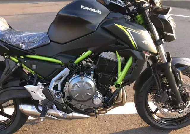 川崎大排新品,雙缸4秒破百,極速200km/h,新款售76600元