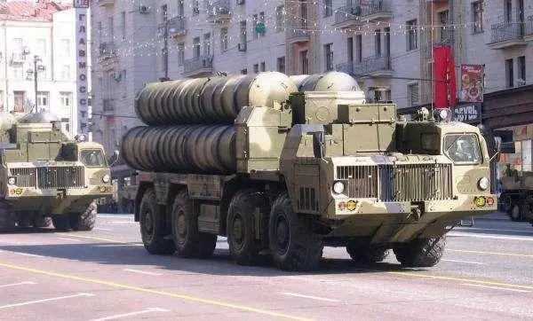 美軍機闖入敘利亞上空!俄軍蘇-30戰鬥機軍升空,攔截並驅逐