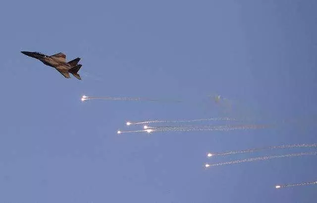 美軍機闖入敘利亞上空!俄軍蘇-30戰鬥機軍升空,攔截並驅逐