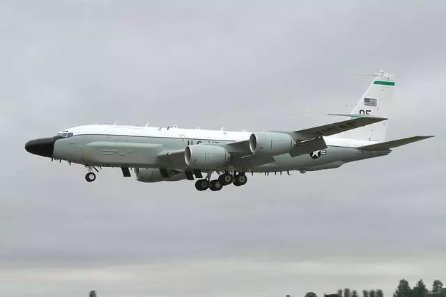 美軍機闖入敘利亞上空!俄軍蘇-30戰鬥機軍升空,攔截並驅逐