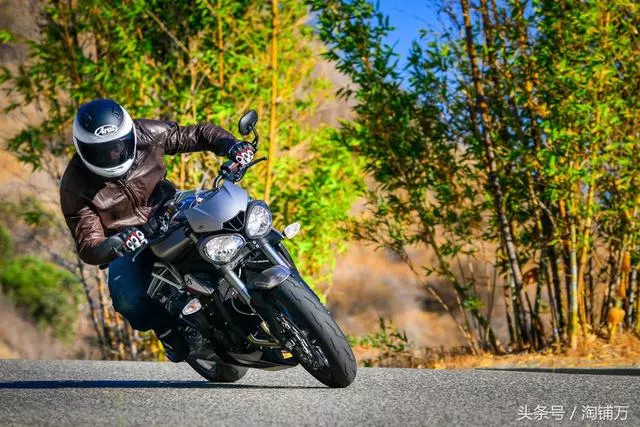 外媒簡評-2018款凱旋Street Triple 765 RS