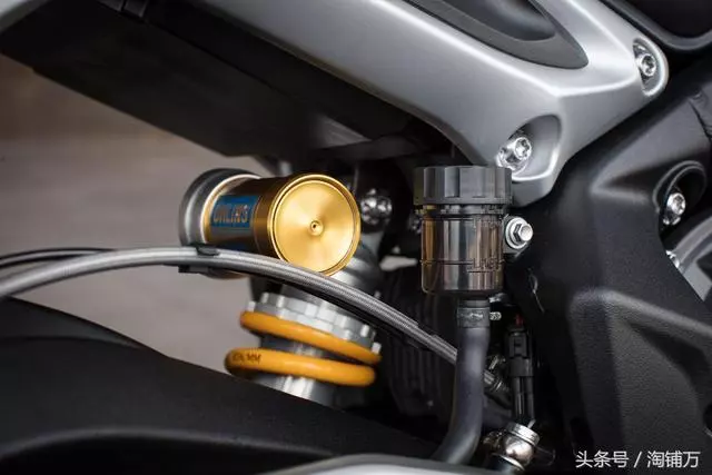 外媒簡評-2018款凱旋Street Triple 765 RS