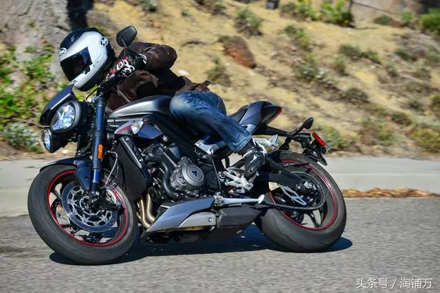 外媒簡評-2018款凱旋Street Triple 765 RS