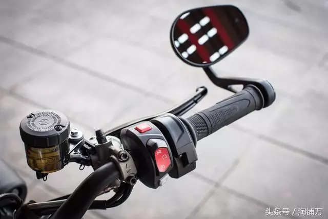 外媒簡評-2018款凱旋Street Triple 765 RS