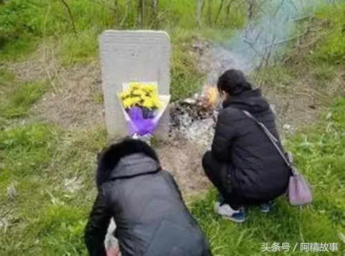 丈夫去世兩個月,妻子每天去墳頭哭訴,睡夢中有人喊她,驚喜來了
