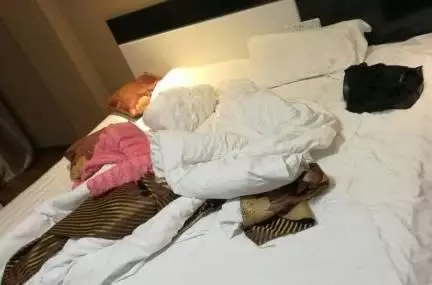 我剛生下女兒就被婆家掃地出門,啞巴保姆開口,我讓老公凈身出戶