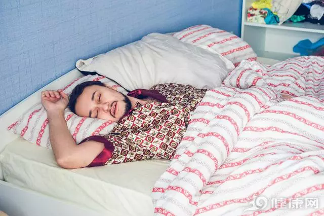 正確的睡姿其實是在攢壽命!尤其這6類人,別再錯了