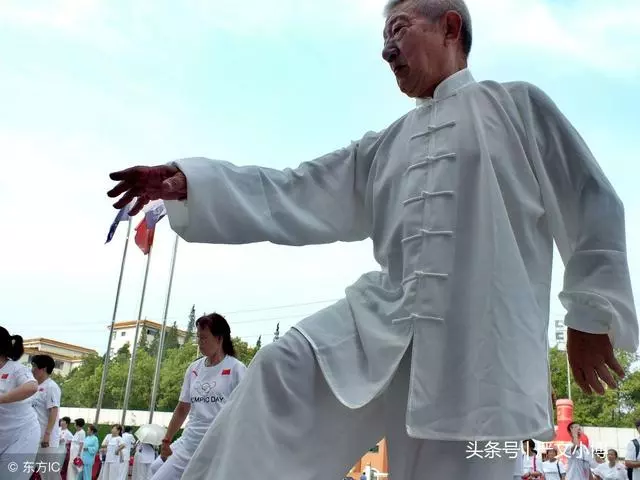 中醫養生功法八段錦,你可以不妨試試