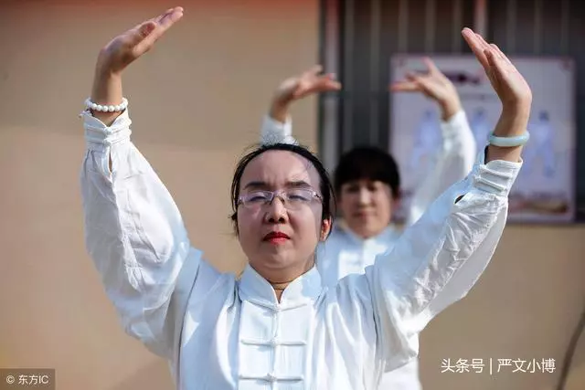 中醫養生功法八段錦,你可以不妨試試