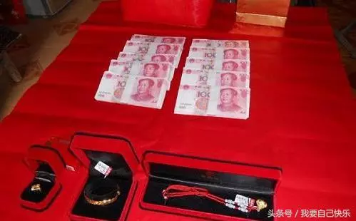 結婚後生了女兒婆婆給我一萬塊零花錢,我媽看了我一趟,錢不見了