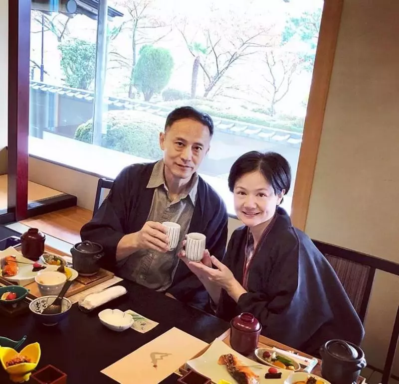 李安琪親吻兒子直夸Max長得帥,奧莉變媽媽的小攝影師聰明可愛