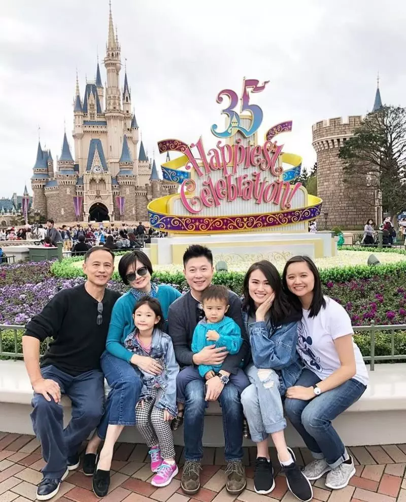 李安琪親吻兒子直夸Max長得帥,奧莉變媽媽的小攝影師聰明可愛