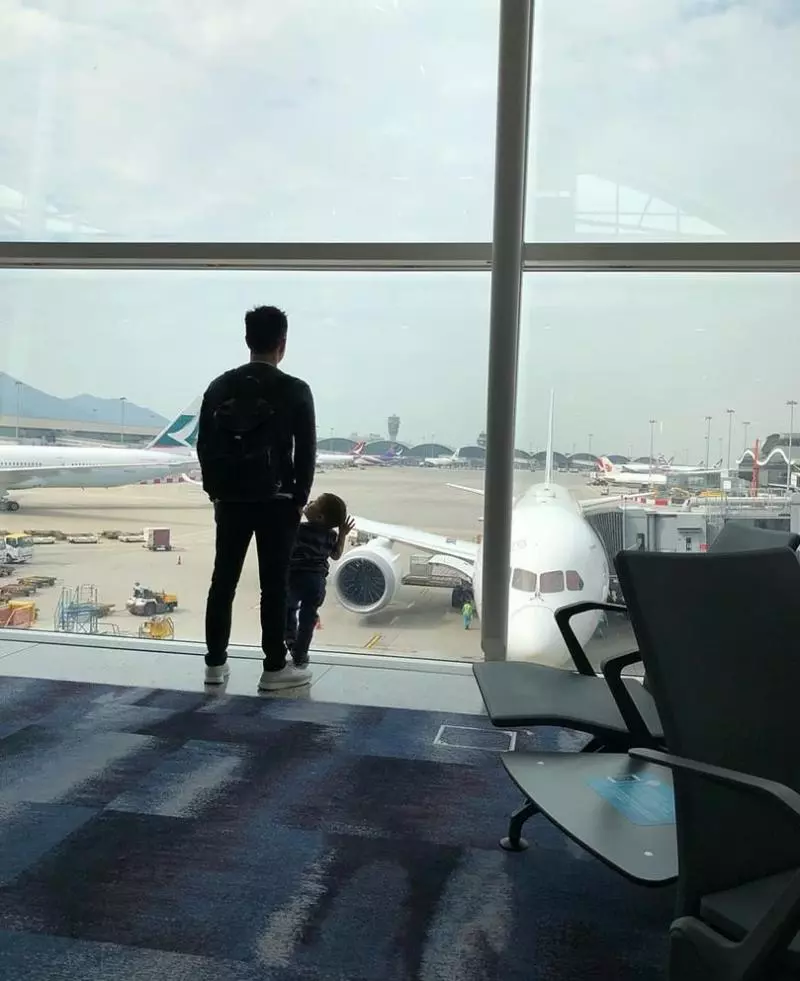 李安琪親吻兒子直夸Max長得帥,奧莉變媽媽的小攝影師聰明可愛