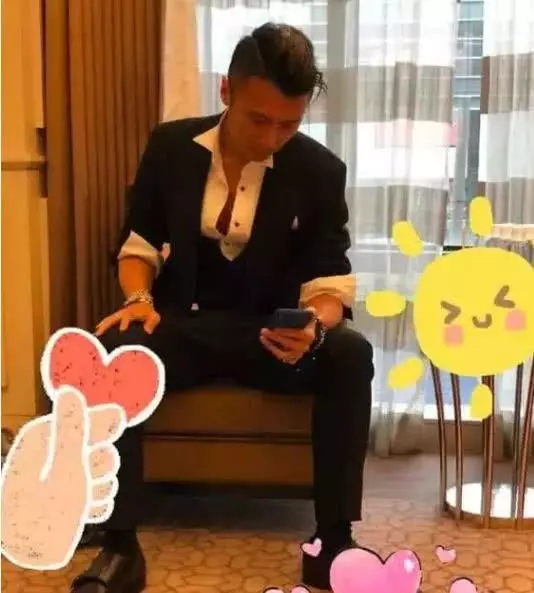 張柏芝母子低調回港看望謝霆鋒,謝霆鋒露出慈父般笑容!