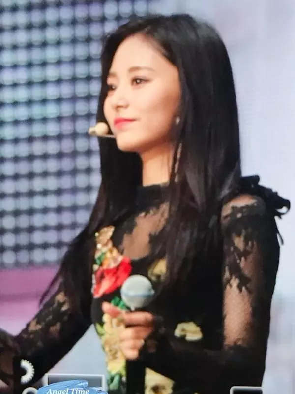 TWICE周子瑜大爆發!頻穿「透視黑紗」網贊:女孩變女人!