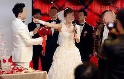結婚那天,婆家辦了10桌,公公當眾宣布一事,我成了全場的笑話!!