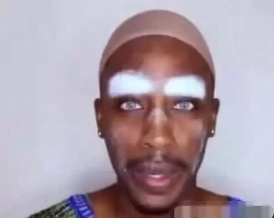 嚇死!外國男子愛狗成痴,竟把自己化成「這個」品種!讓網友看了不禁搖搖頭!