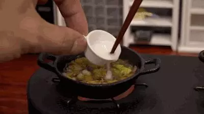 小哥哥還原宮崎駿動畫里的袖珍美食,270 萬粉絲看得直流口水!