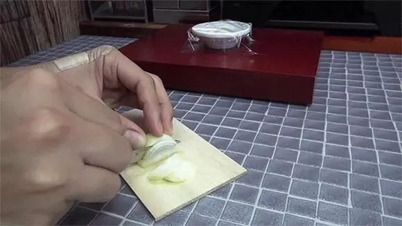 小哥哥還原宮崎駿動畫里的袖珍美食,270 萬粉絲看得直流口水!