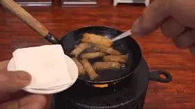 小哥哥還原宮崎駿動畫里的袖珍美食,270 萬粉絲看得直流口水!