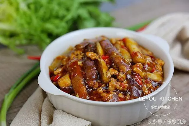 不過油,一樣可以做魚香茄子!吃起來不油膩、更下飯 !