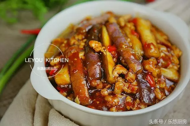 不過油,一樣可以做魚香茄子!吃起來不油膩、更下飯 !