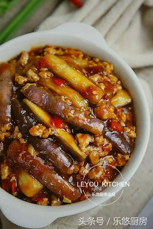 不過油,一樣可以做魚香茄子!吃起來不油膩、更下飯 !