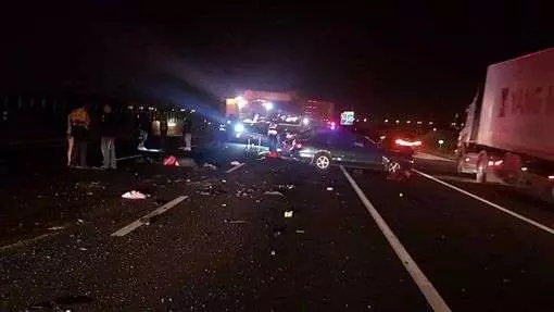 中山高連環撞2死 女童遭慘壓車底亡