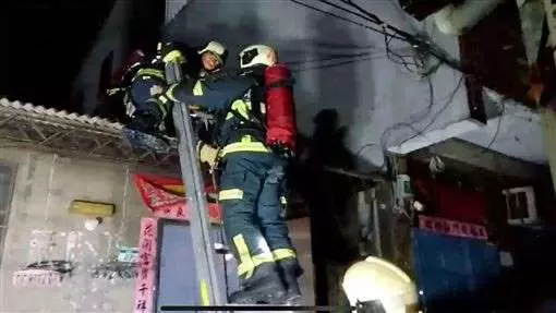 社子暗夜惡火!父成焦屍 子嗆傷