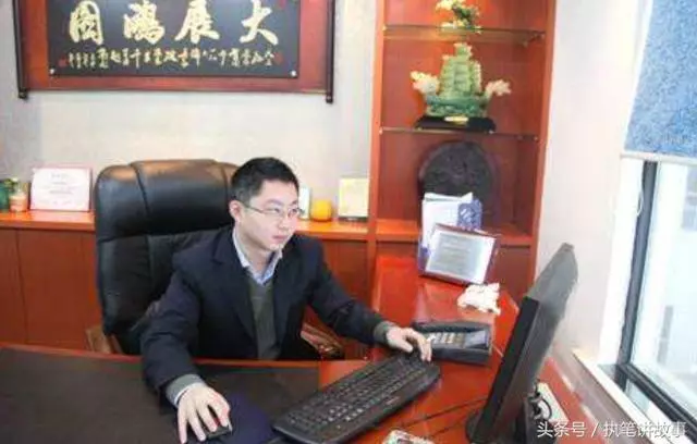 為了養母治病錢,男孩娶從良女為妻,五年後妻子讓他有了百萬資產