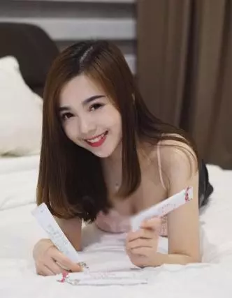 最美亞航空姐紅到英國-我只想做好份內工作 ( 組圖)