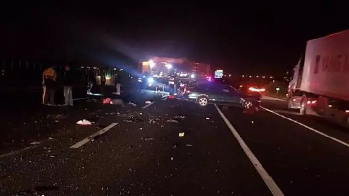 中山高連環撞2死女童遭慘壓車底亡 -