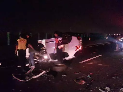 中山高連環撞2死女童遭慘壓車底亡 -