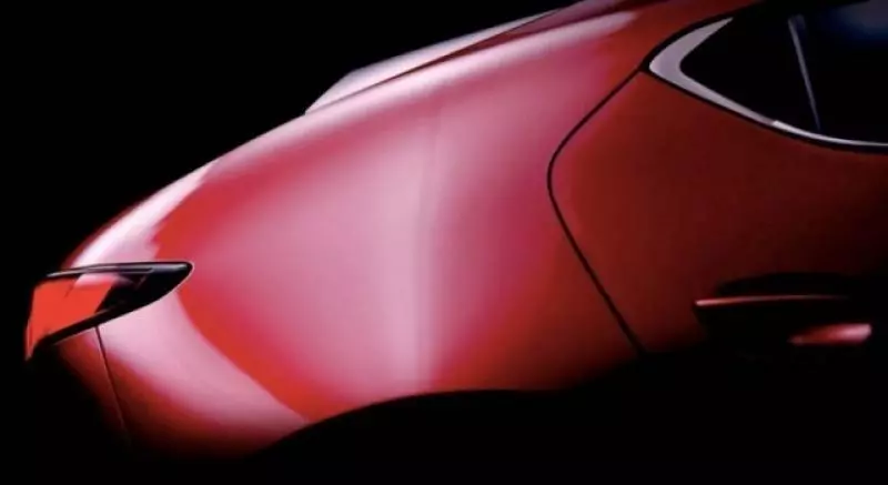 Mazda 釋出最新影片,幾乎是大改款 Mazda 3 現身預告!