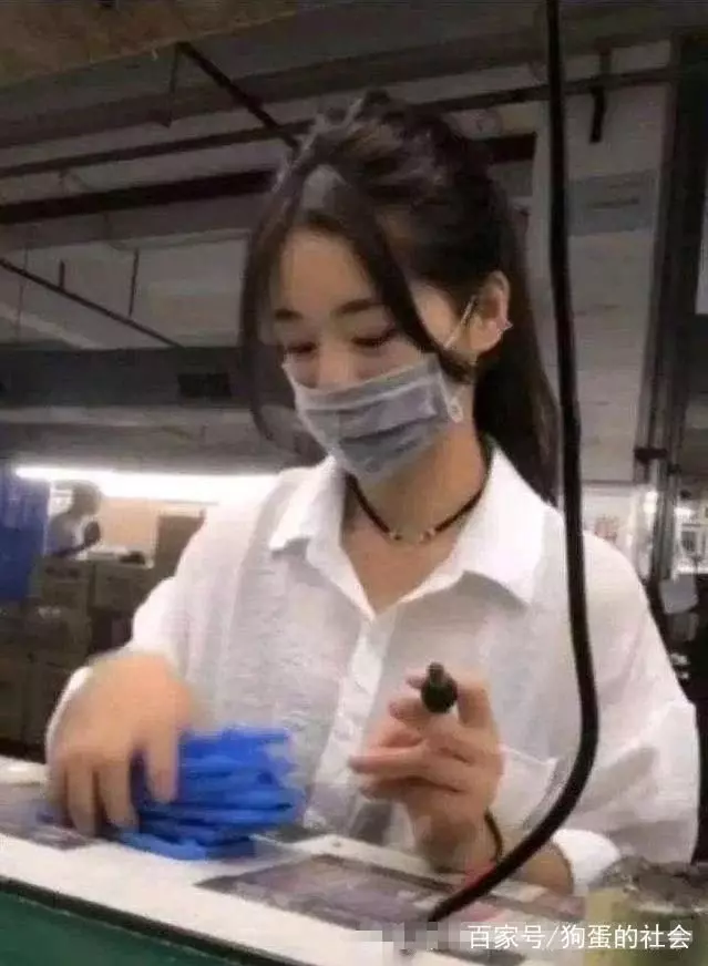 「最美上班妹」走紅網絡,摘口罩後,路人一張嘴毀所有沒錯了