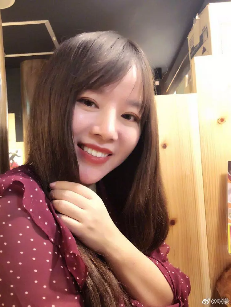 26萬正妹作家挨轟P很大!一張現場抓拍「地獄級幻滅」… 網集體驚嚇:我看了什麼
