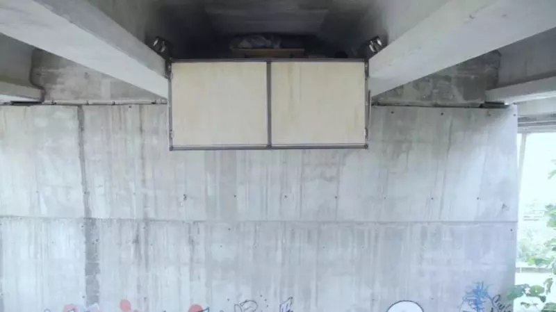 他突發奇想,打造秘密基地懸掛「橋底下」!小小麻雀五臟俱全,設計讓人讚嘆,至今仍沒人發現!