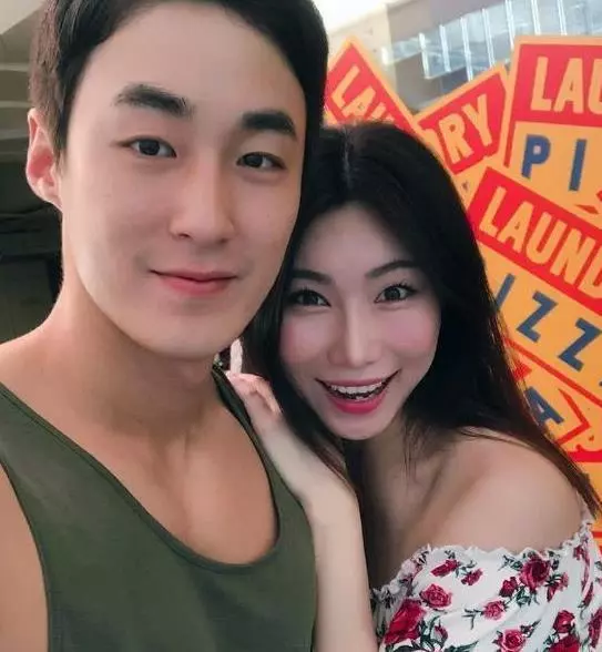 42歲的她戀上小20歲鮮肉,一見鍾情定終身,網友:多我幾歲也願意!