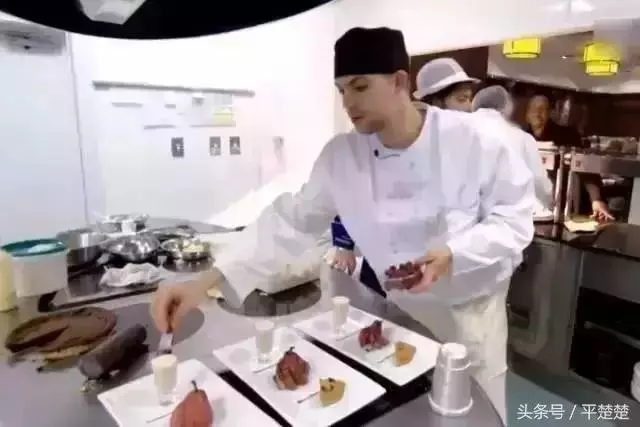 廚師殺過人,服務員是投毒犯,這家餐廳卻驚艷了BBC……