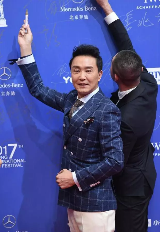 在她面前劉亦菲林志玲都要認輸,「石榴姐」苑瓊丹太猛了!