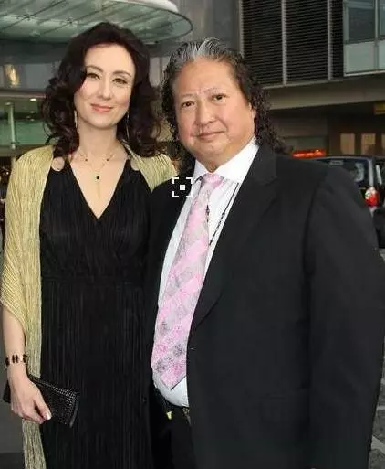 與洪金寶離婚後韓國前妻至今為他守身如玉,3兒1女個個都爭氣!