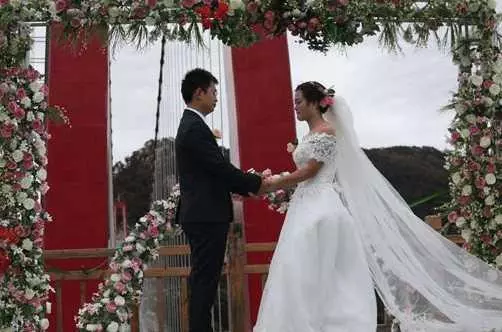 我家陪嫁房子,婚禮上婆婆給五百改口費,媽說一話婆家成村裡笑柄