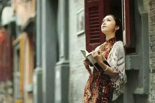 我家陪嫁房子,婚禮上婆婆給五百改口費,媽說一話婆家成村裡笑柄