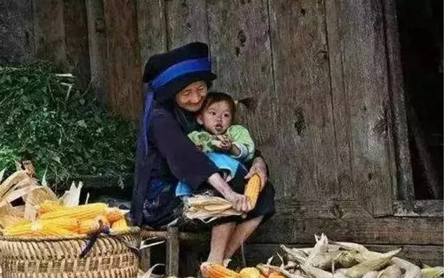 奶奶獨自把我養大,結婚當天她在典禮上說的話,我笑著取消了婚禮