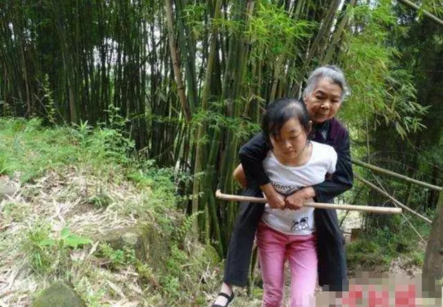奶奶獨自把我養大,結婚當天她在典禮上說的話,我笑著取消了婚禮